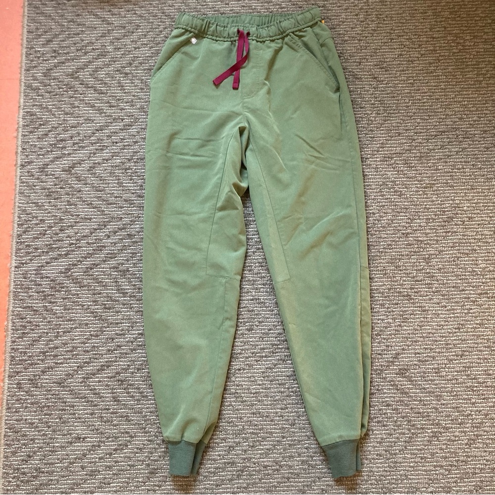 FIGS Scrubs Men's High Waisted Pants Tansen Olive Green Tapered MXXSW2004